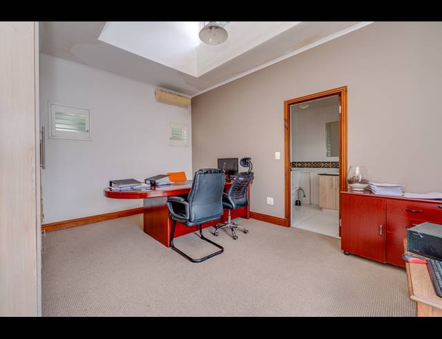 5 BEDROOM HOUSE FOR SALE IN BRYANSTON